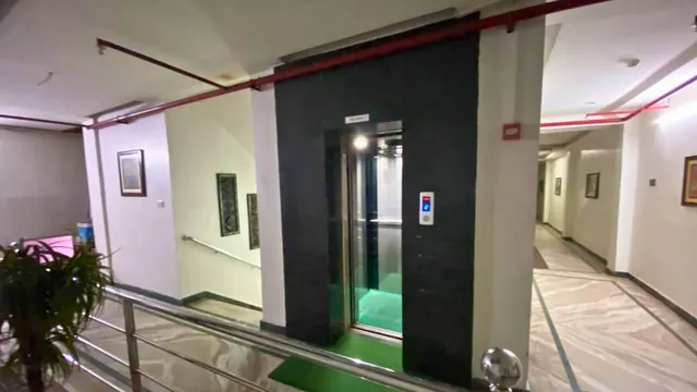 Guest floor corridor and lift lobby