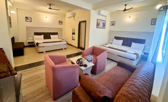 Grand Suite — 500 sq ft with a separate living area