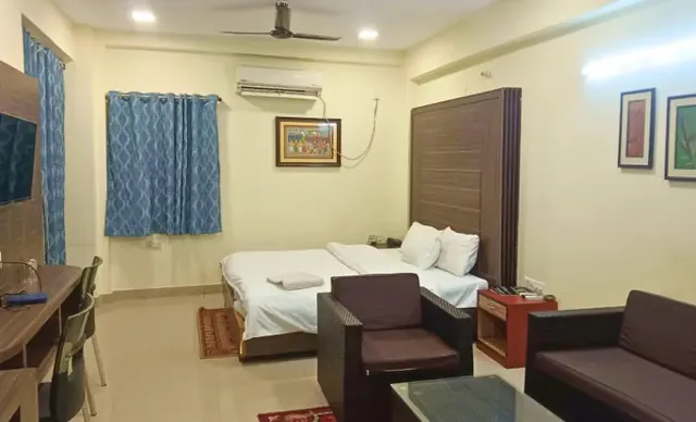 Grand Suite — 500 sq ft with a separate seating area